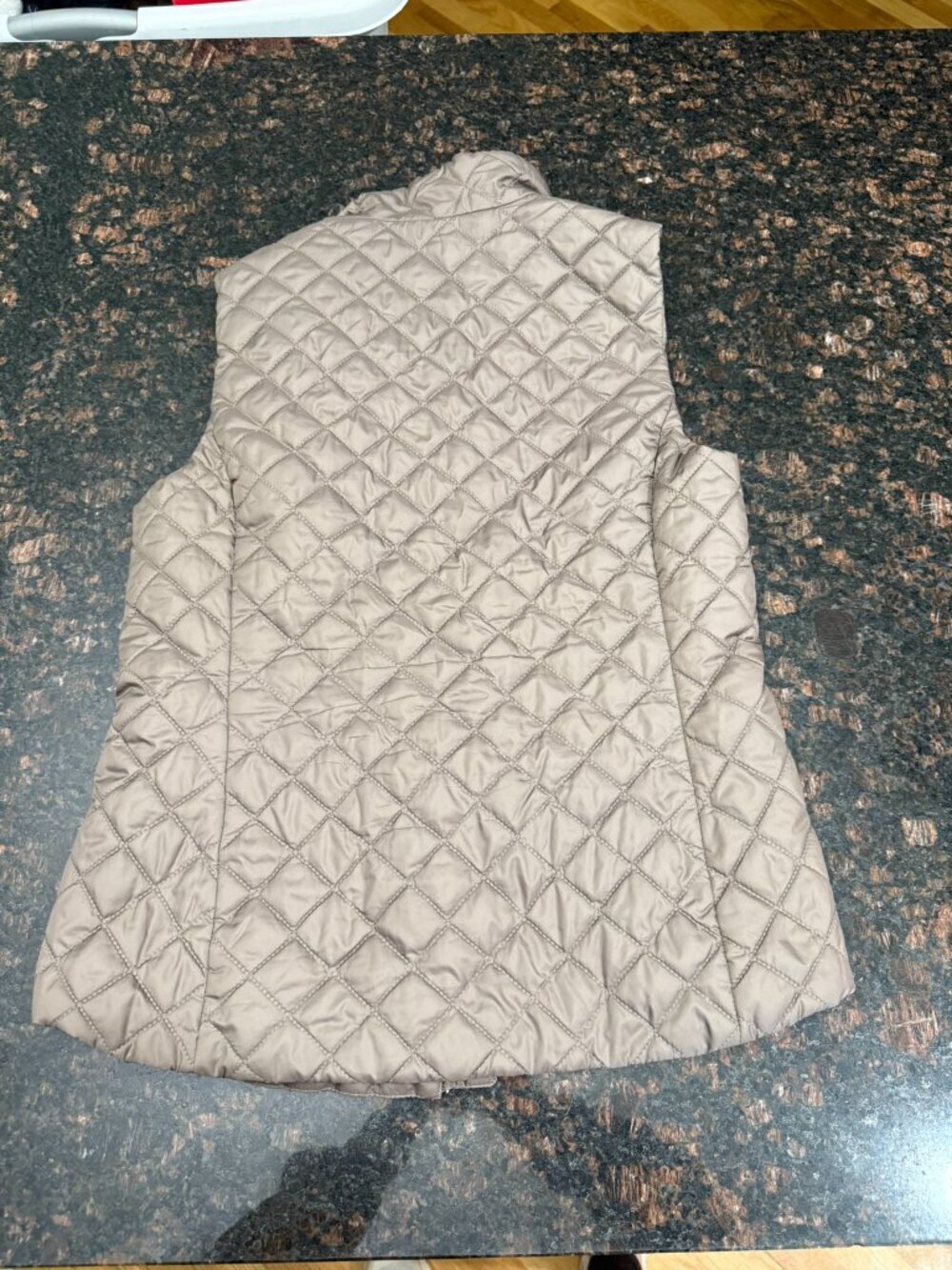 Banana Republic puffer vest - women's size medium - Picture 6 of 6